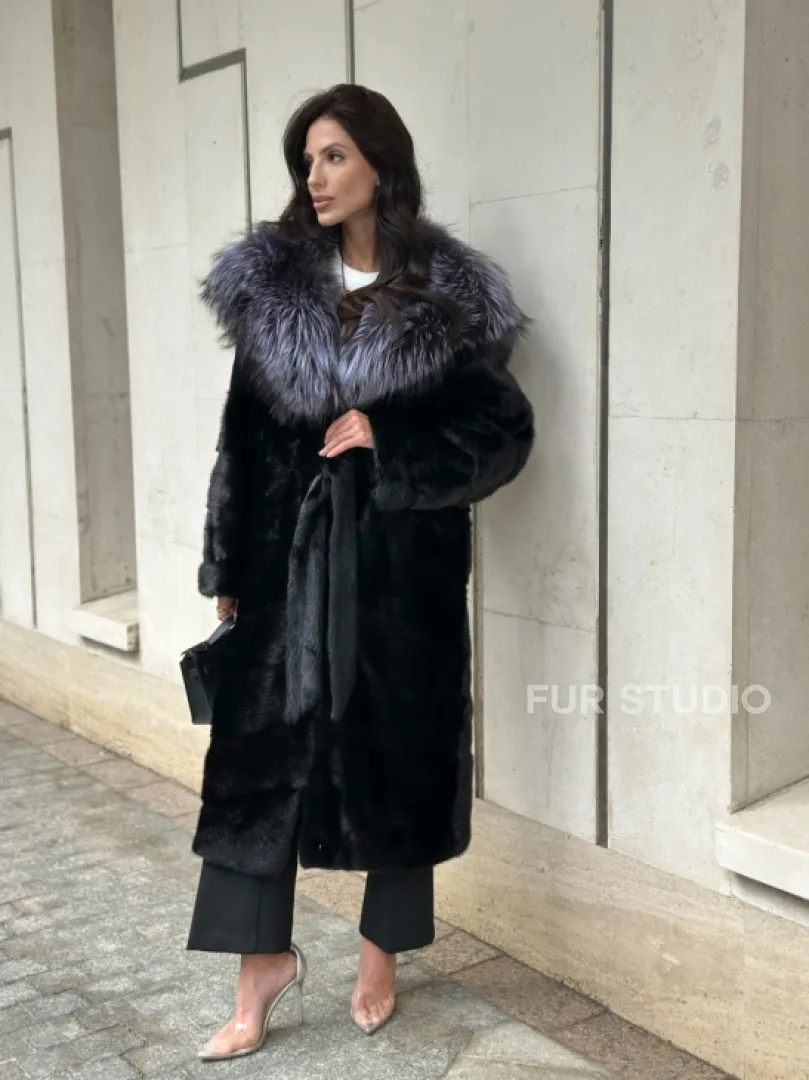 Норковая шуба черного цвета с капюшоном из чернобурки - фото 11