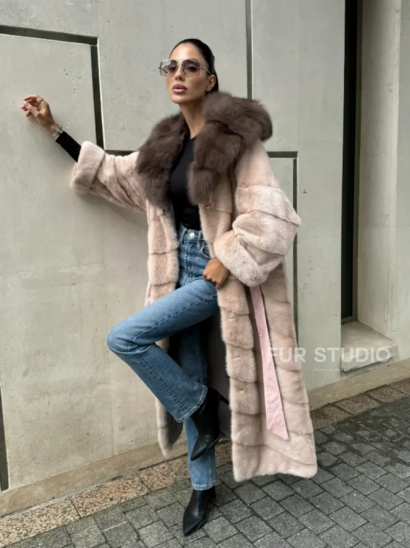 Норковая шуба с капюшоном из меха куницы пудрового цвета (нежно-розовый) - фото 12