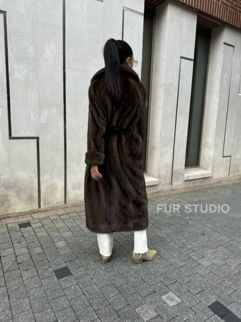 Женская винтажная шуба из аукционного меха норки Saga Furs - фото 11