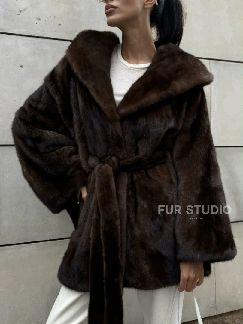 Шуба из скандинавской норки с капюшоном летучая мышь, роспуск орех - фото 2