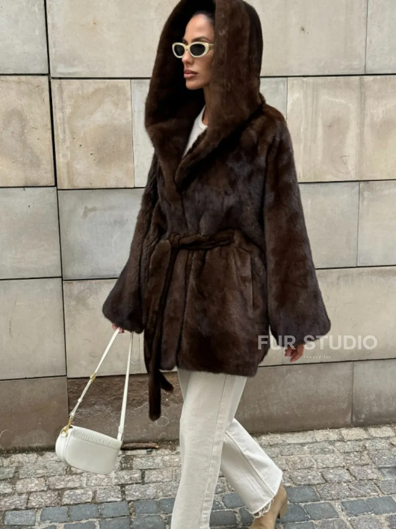 Шуба из скандинавской норки с капюшоном летучая мышь, роспуск орех - фото 0