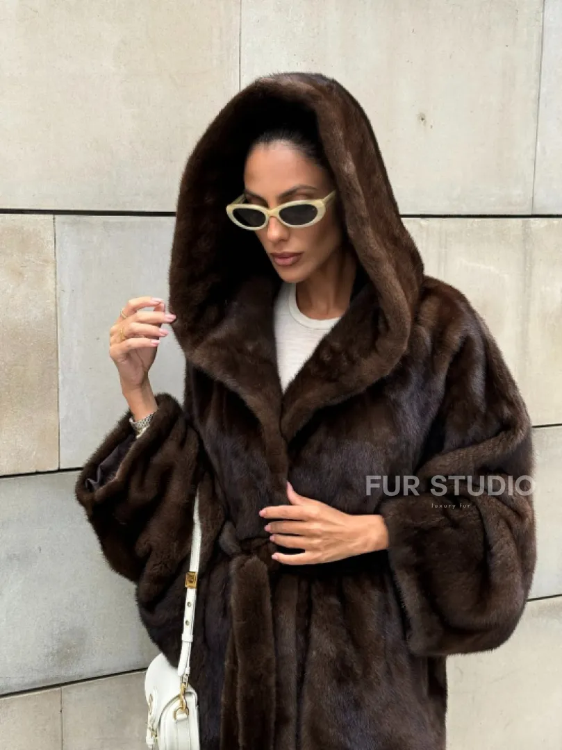 Шуба из скандинавской норки с капюшоном летучая мышь, роспуск орех - фото 6