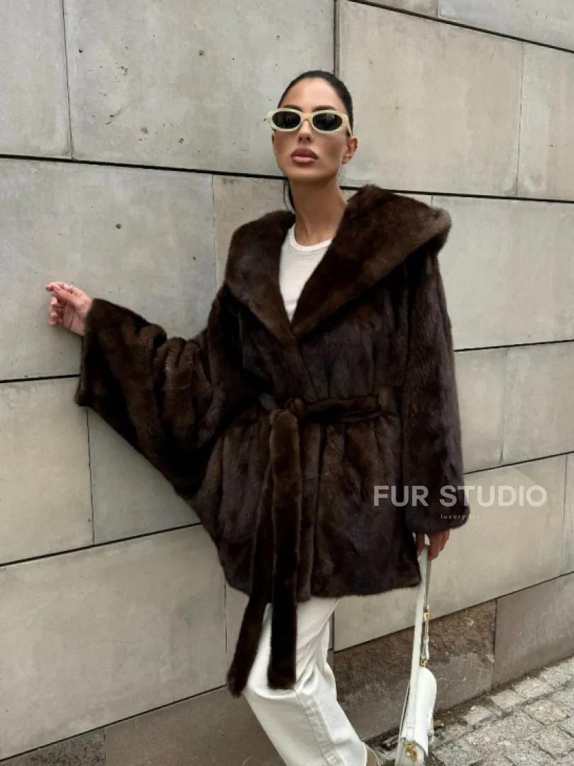 Шуба из скандинавской норки с капюшоном летучая мышь, роспуск орех - фото 9