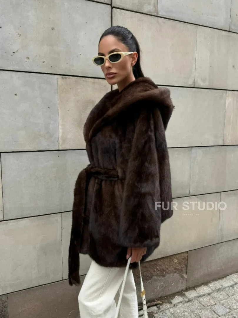 Шуба из скандинавской норки с капюшоном летучая мышь, роспуск орех - фото 8