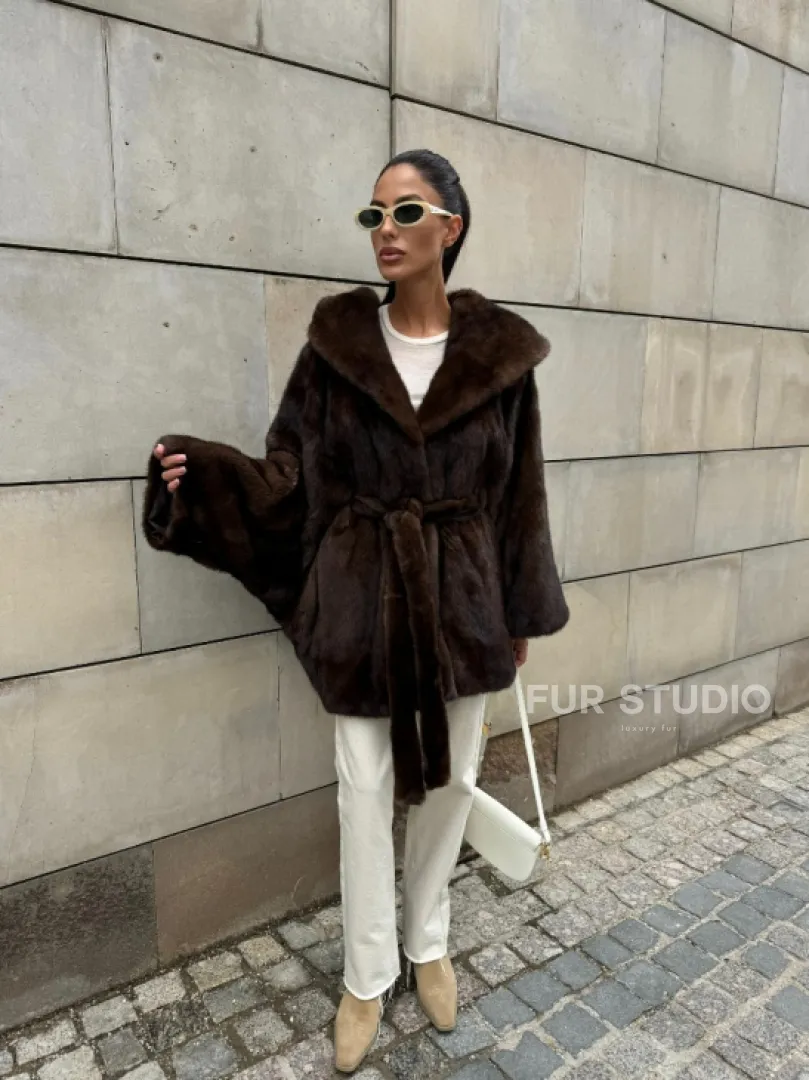 Шуба из скандинавской норки с капюшоном летучая мышь, роспуск орех - фото 13