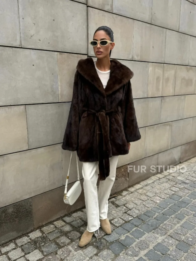 Шуба из скандинавской норки с капюшоном летучая мышь, роспуск орех - фото 12