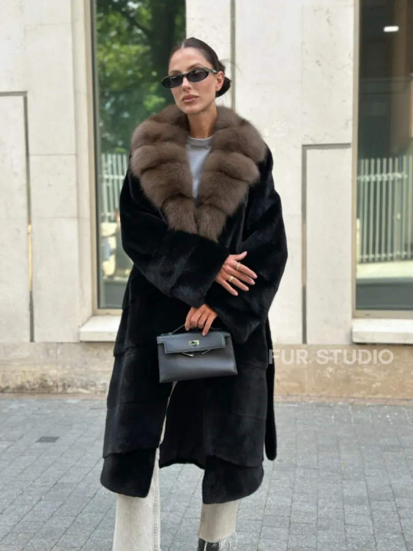 Черная шуба BLACK NAFA с английским воротником из куницы - фото 12