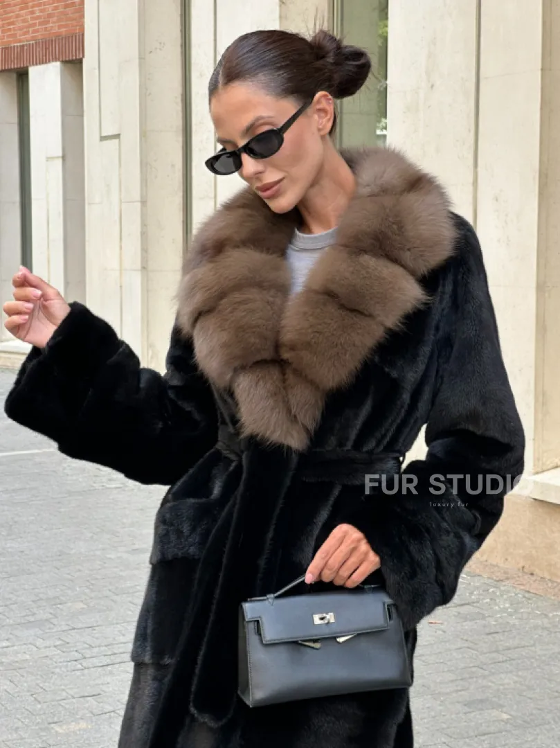 Черная шуба BLACK NAFA с английским воротником из куницы - фото 1