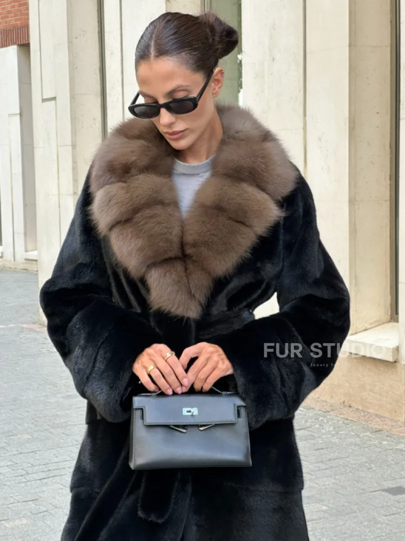 Черная шуба BLACK NAFA с английским воротником из куницы - фото 2