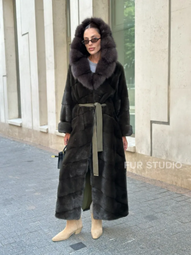 Шуба норковая с капюшоном из меха куницы - цвет темный хаки - фото 4