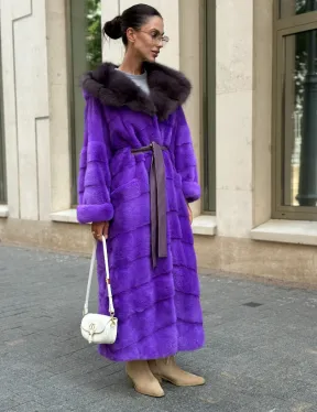 Шуба из аукционной норки с капюшоном из меха куницы - фиолетовый