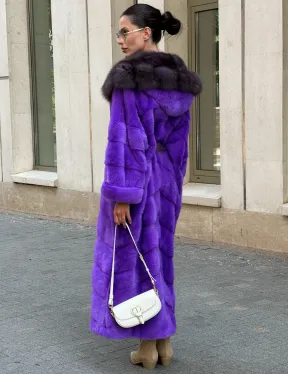 Шуба из аукционной норки с капюшоном из меха куницы - фиолетовый