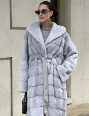 Эффектное пальто - шуба с капюшоном из меха голубой норки