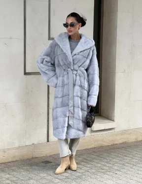 Эффектное пальто - шуба с капюшоном из меха голубой норки