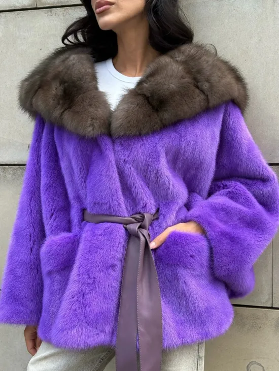 Шуба из норки Violet с капюшоном из меха куницы