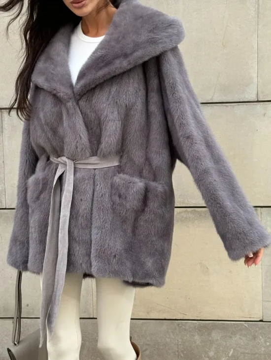 Шуба Летучая мышь из меха норки в технологии роспуск с капюшоном - цвет дымчато-серый
