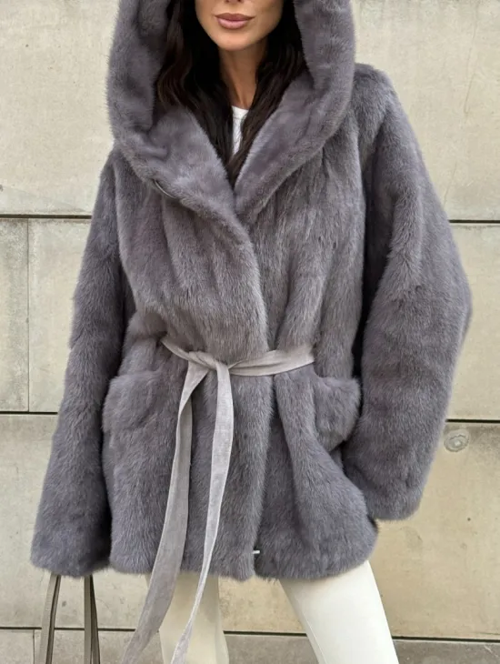 Шуба Летучая мышь из меха норки в технологии роспуск с капюшоном - цвет дымчато-серый