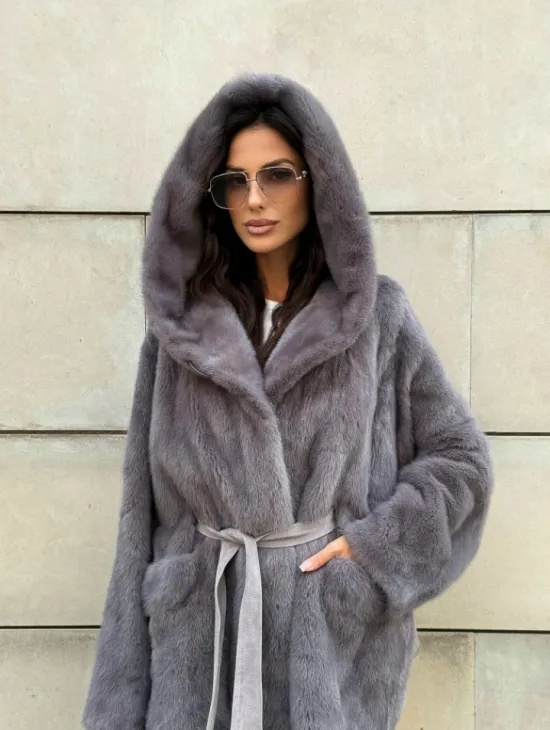 Шуба Летучая мышь из меха норки в технологии роспуск с капюшоном - цвет дымчато-серый
