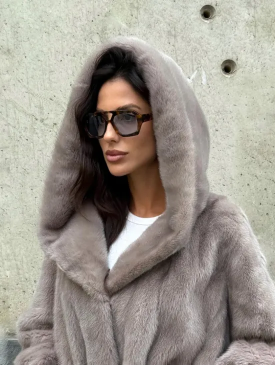 Шуба Oversize из меха цельной норки с капюшоном