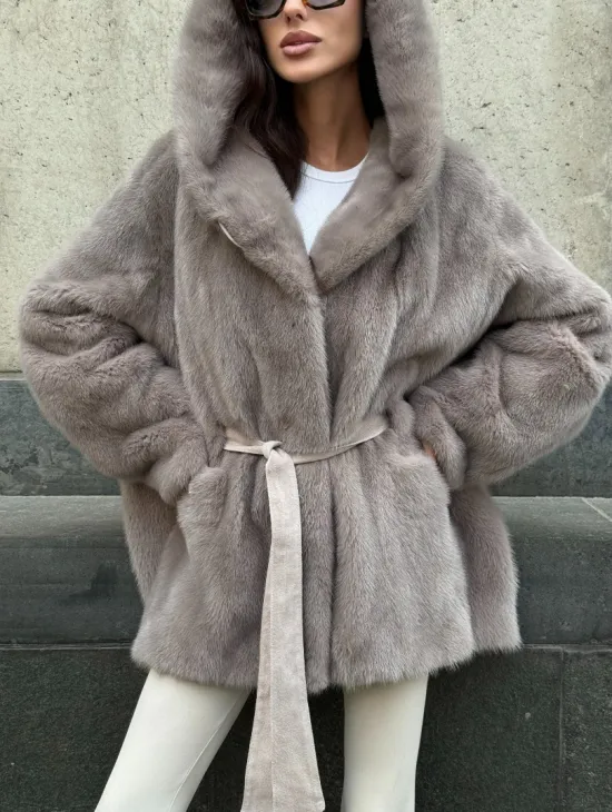 Шуба Oversize из меха цельной норки с капюшоном