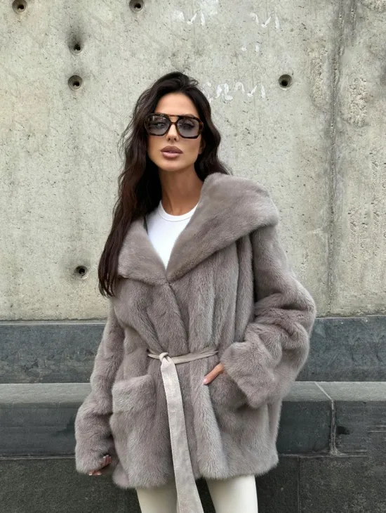 Шуба Oversize из меха цельной норки с капюшоном