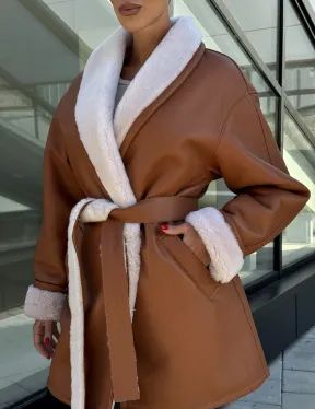 Женская дублёнка на запах с поясом - цвет кэмел