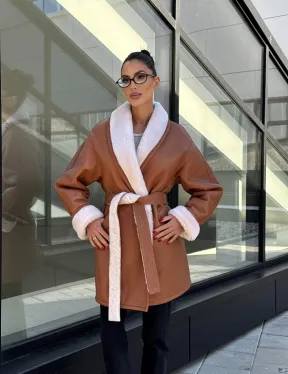 Женская дублёнка на запах с поясом - цвет кэмел