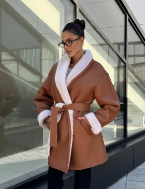 Женская дублёнка на запах с поясом - цвет кэмел