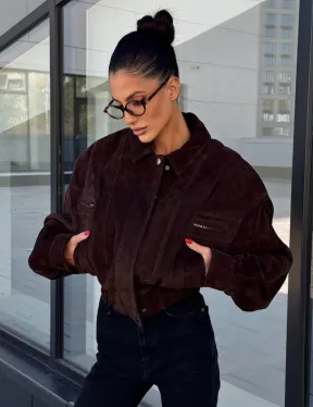 Женская короткая натуральная замшевая куртка - цвет коричневый