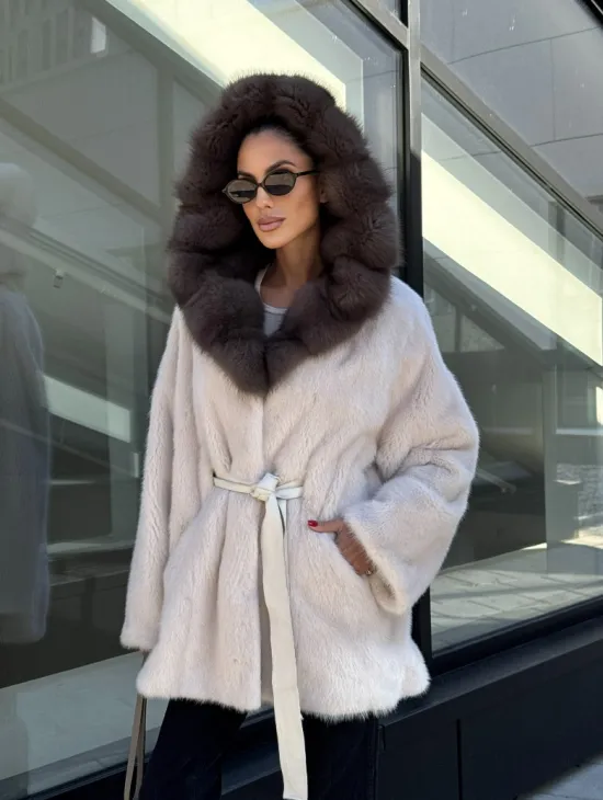 Полушубок из светлой норки с капюшоном куница с поясом