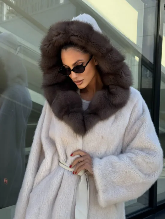 Полушубок из светлой норки с капюшоном куница с поясом