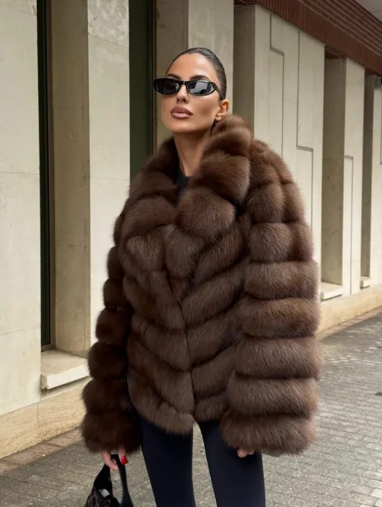 Шуба из меха куницы Dark с английским воротником