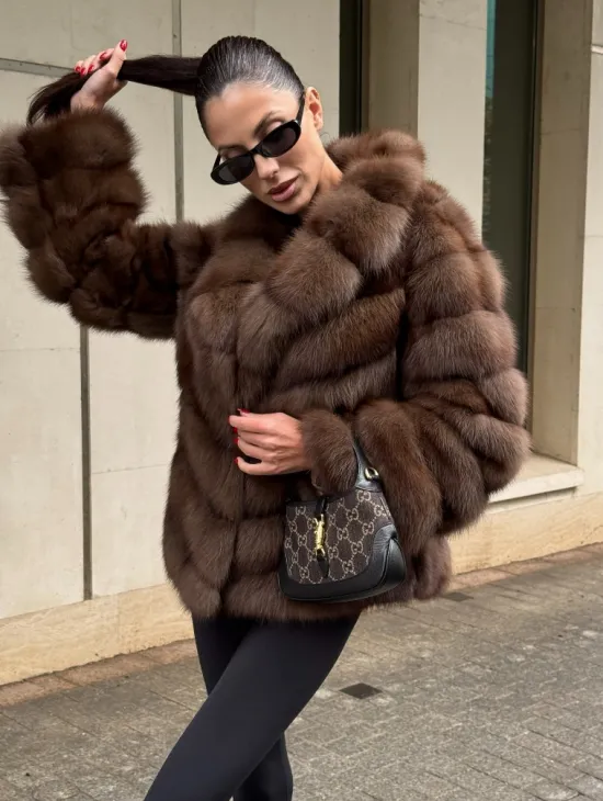 Шуба из меха куницы Dark с английским воротником