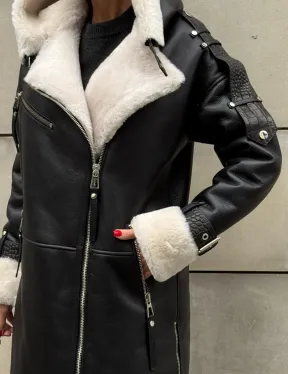 Черная удлиненная дубленка авиатор  с капюшоном на белой овчине