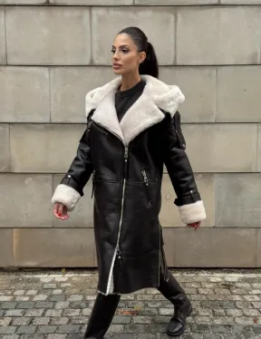 Черная удлиненная дубленка авиатор  с капюшоном на белой овчине