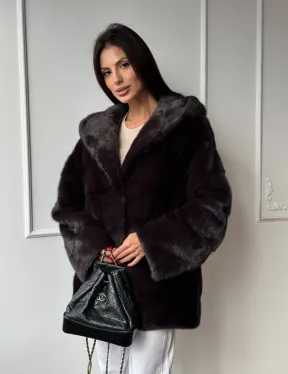 Меховая шубка с капюшоном из аукционной норки в цвете уголь