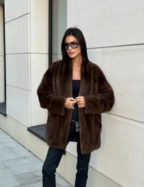 Стильная шубка из меха норки SAGA FURS  в цвете соболь