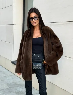 Стильная шубка из меха норки SAGA FURS  в цвете соболь