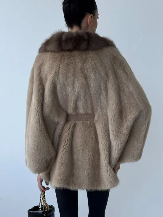 Зимнее пончо из меха норки Pastel с воротником из куницы