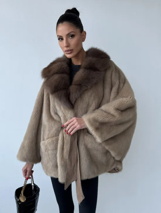 Зимнее пончо из меха норки Pastel с воротником из куницы