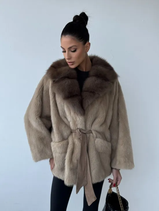 Зимнее пончо из меха норки Pastel с воротником из куницы