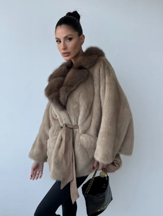 Зимнее пончо из меха норки Pastel с воротником из куницы