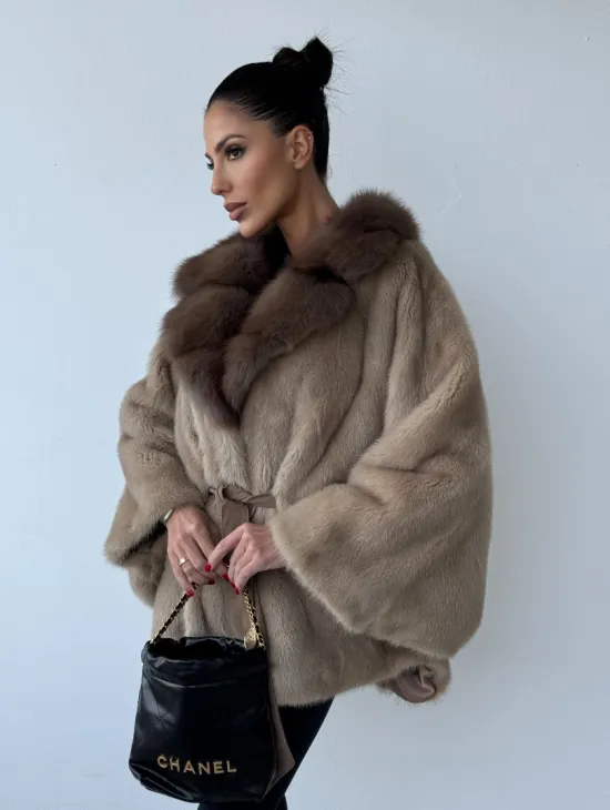 Зимнее пончо из меха норки Pastel с воротником из куницы