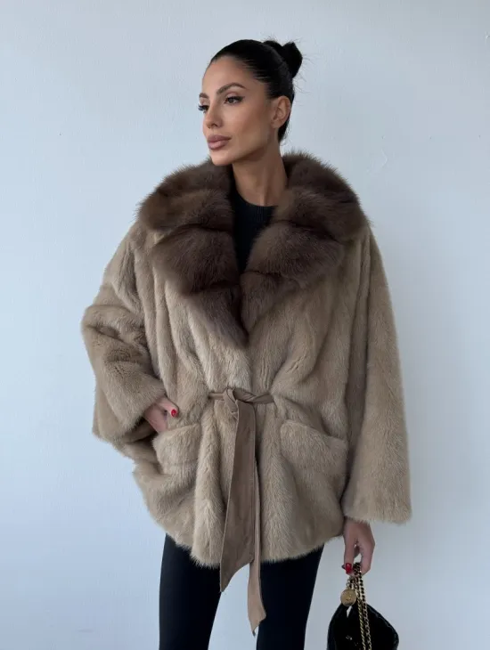 Зимнее пончо из меха норки Pastel с воротником из куницы