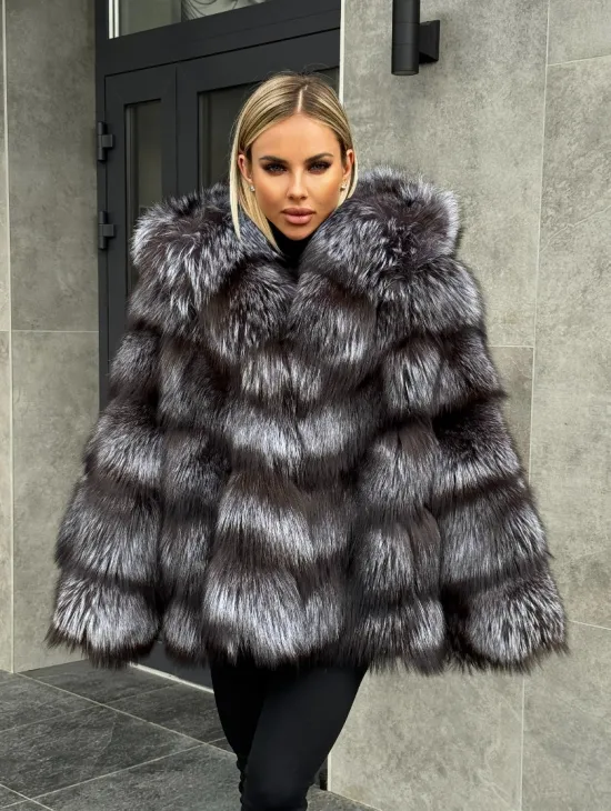 Шуба натуральная из чернобурки с капюшоном