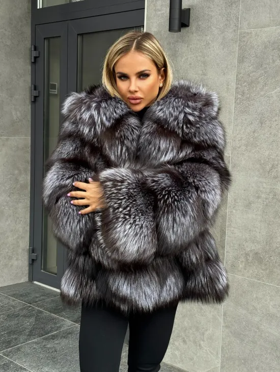 Шуба натуральная из чернобурки с капюшоном