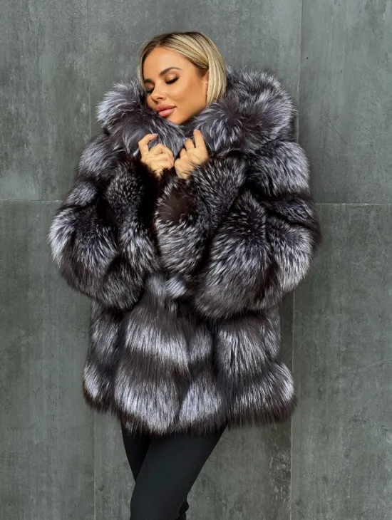 Шуба натуральная из чернобурки с капюшоном