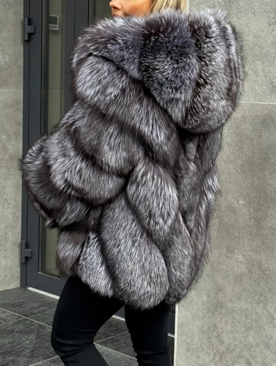 Шуба натуральная из чернобурки с капюшоном