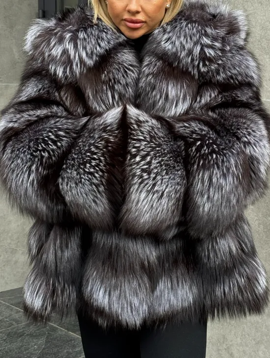 Шуба натуральная из чернобурки с капюшоном