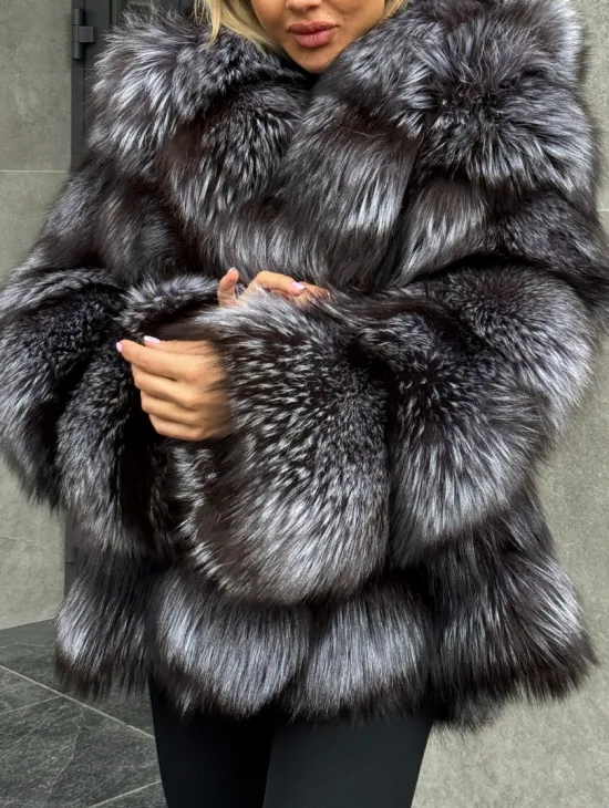 Шуба натуральная из чернобурки с капюшоном